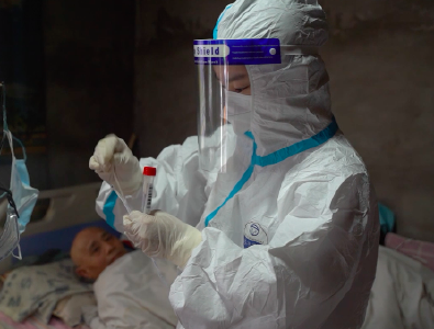 核酸筛查不漏一人 筑牢疫情防控安全防线