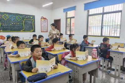 【精神文明创建活动宣传阐释·文明培育】脚东小学开展 “与爱同行 护航成长”读书教育活动