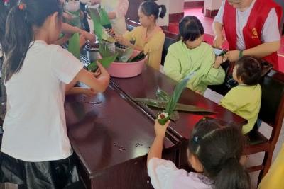 【我们的节日·端午】中国端午诗意宜昌 | 淯溪镇联合村志愿者与留守儿童共迎端午