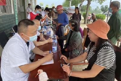 市人民医院开展“世界肠道健康日”义诊活动