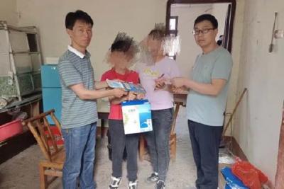 河溶镇中心小学儿童节前夕慰问留守、困境学生