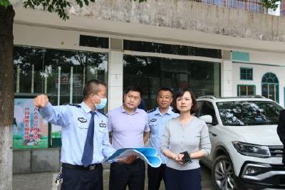 我市召开城区道路交通隔离护栏现场调研会