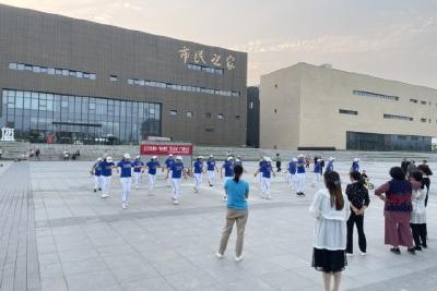 玉泉街道开展”跳出健康，舞出美丽“广场舞表演活动