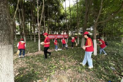 【宣传阐释社会主义核心价值观】玉泉风景区发展中心开展环保志愿服务活动