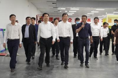 赤壁市市委书记董方平率党政代表团来我市考察学习