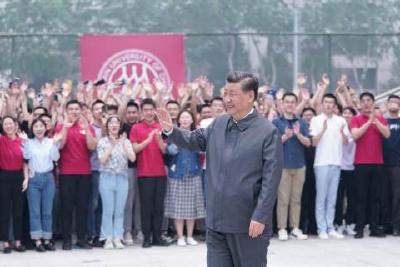 新华社重磅稿件讲述总书记同青年的故事