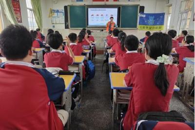 坝陵初级中学开展“溺水预防与应对”主题活动