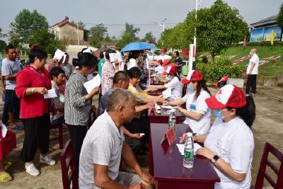 【下基层、察民情、解民忧、暖民心】当阳市人民医院进乡村开展健康义诊活动