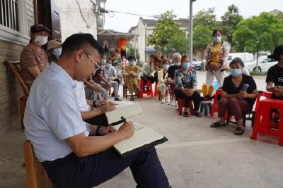 【下基层、察民情、解民忧、暖民心】陈华“屋场会”上开展“下基层、察民情、解民忧、暖民心”实践活动