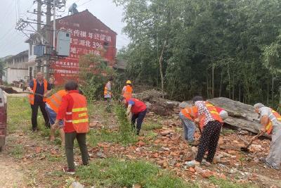 半月镇春光村：文明创建，践行“十不见”