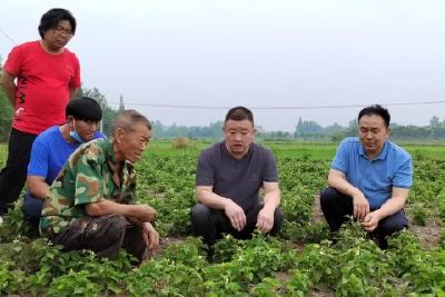 【下基层 察民情 解民忧 暖民心】市融媒体中心开展“下基层 察民情 解民忧 暖民心”活动