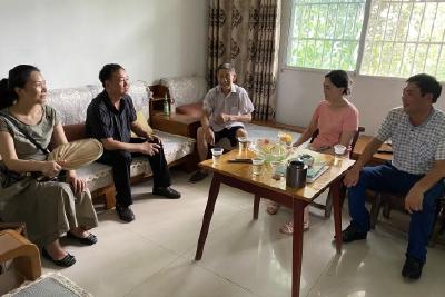 走访慰问老党员 不忘初心送温暖