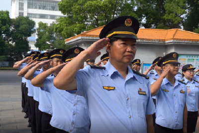市应急管理局：新制服、新形象 向“七一”献礼
