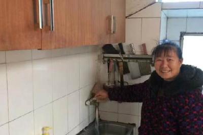 市水利和湖泊局解决满山红村供水难题