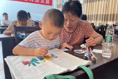 【精神文明创建活动宣传阐释·文明实践】 庙前镇开展“手绘环保袋  绿色传递爱”活动