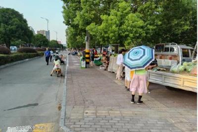 【下基层、察民情、解民忧、暖民心】增设临时经营点 为流动商贩“安家”