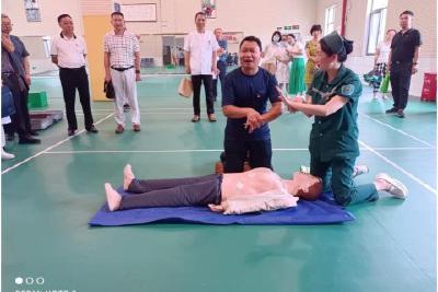 市军休所与市人民医院联合开展七月党支部主题党日