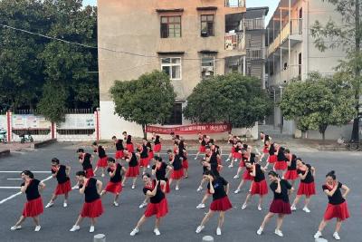 线上线下联动开展  当阳市“强国复兴有我”快闪活动走进河溶镇