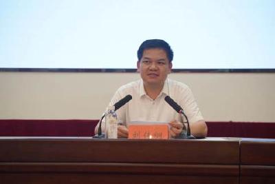 市委理论学习中心组开展第 12 次（扩大）集中学习