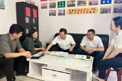 市民政局到联系村对巩固脱贫成果质量提升工作进行检查督导