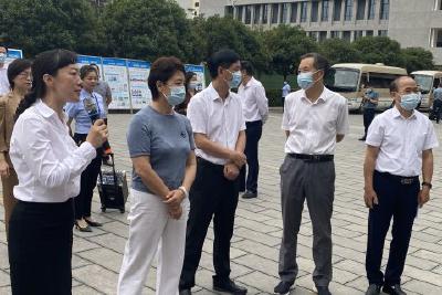 【干好每一天 喜迎二十大】望蓉调研我市教育“双减”工作