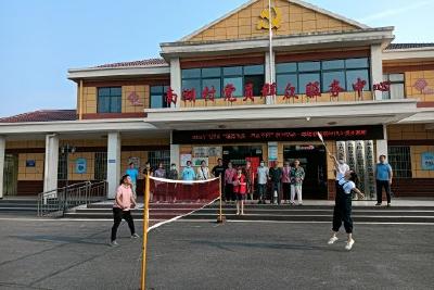 【精神文明创建活动宣传阐释·文明实践】草埠湖镇新时代文明实践所线上线下开展“清舞飞扬 羽众不同”健身活动