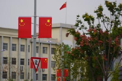 【干好每一天 喜迎二十大】国庆氛围浓 满眼“中国红”