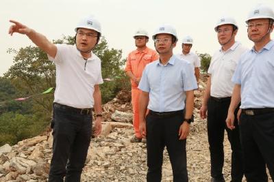 【奋进新征程 建功新时代】陈华调研督导老旧小区改造、疫情防控和矿产与企业发展工作