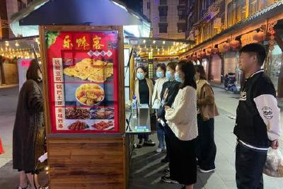 当阳“信义”餐车 守护城市烟火气