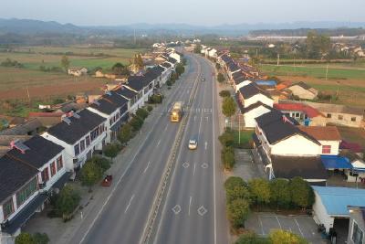 【宣传阐释社会主义核心价值观】消除道路安全隐患 筑牢交通安全防线