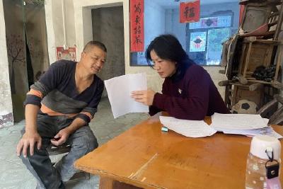 当阳医保救助忙  “政策找人”服务好