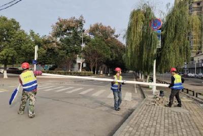 【下基层、察民情、解民忧、暖民心】市住建局安装路灯解民忧