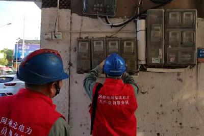  国网当阳市供电公司：消除线路“蜘蛛网”“擦亮”小城镇