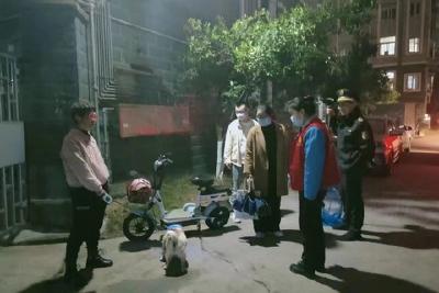 依法文明养犬 共创和谐社区