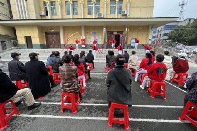 【精神文明创建活动宣传阐释·文明实践】河溶镇新时代文明实践所线上线下开展彩带舞文艺表演
