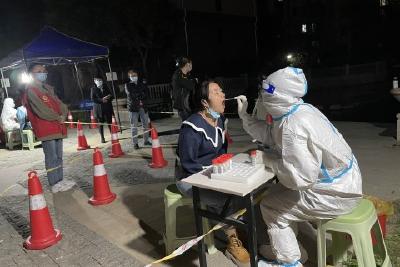 【共同缔造】小区居民“自治” 探索核酸采样新模式