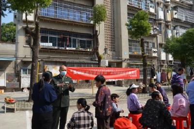 市人武部开展环境卫生整治行动