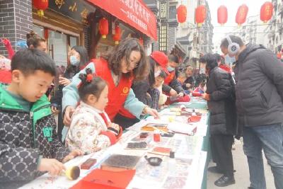 市图书馆开展“吉庆祥和过大年 传统文化代代传”志愿服务活动