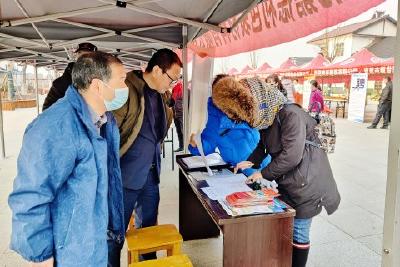 草埠湖镇：专项招聘零距离  送岗到家促就业