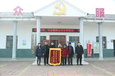 河溶镇：干部群众联手帮助走失老人找到回家路