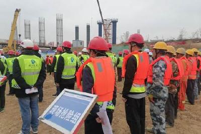 半月镇退役军人服务站组织参加当枝松高速防汛应急演练