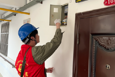 国网当阳市供电公司开展“志愿学雷锋 情暖老人心”活动