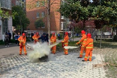 消防知识进小区 筑牢安全防线