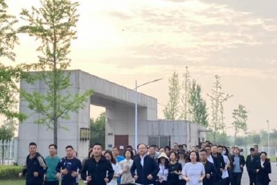 “当枝松宜东”联盟中青干部培训班开展早锻炼   