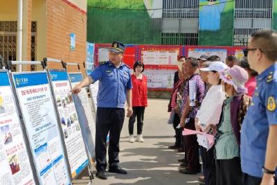 讲交通故事 宣交通法规