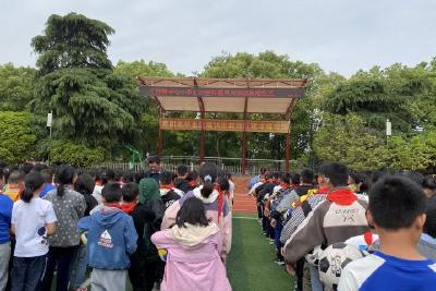 与心灵相约 与健康同行——半月镇中心小学心理健康教育宣传月活动