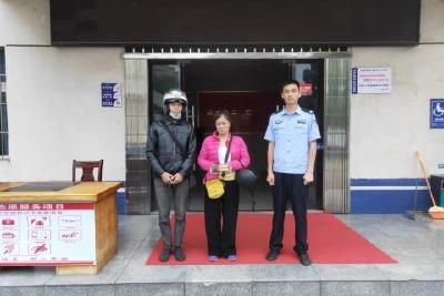 坝陵派出所：辅警助聋哑夫妻找回手机获点赞