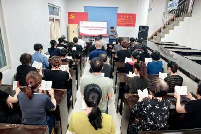 镇头山社区线上线下开展规范守则教育进社区活动