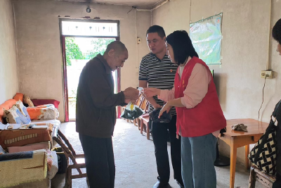 端午粽飘香 和谐邻里情