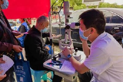 全国“爱眼日”  义诊送健康